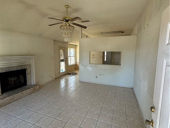 4th image of 1403 Wales Dr
