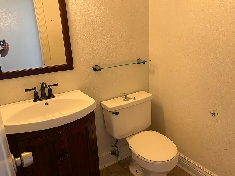2208 Illinois Dr — Photo 16