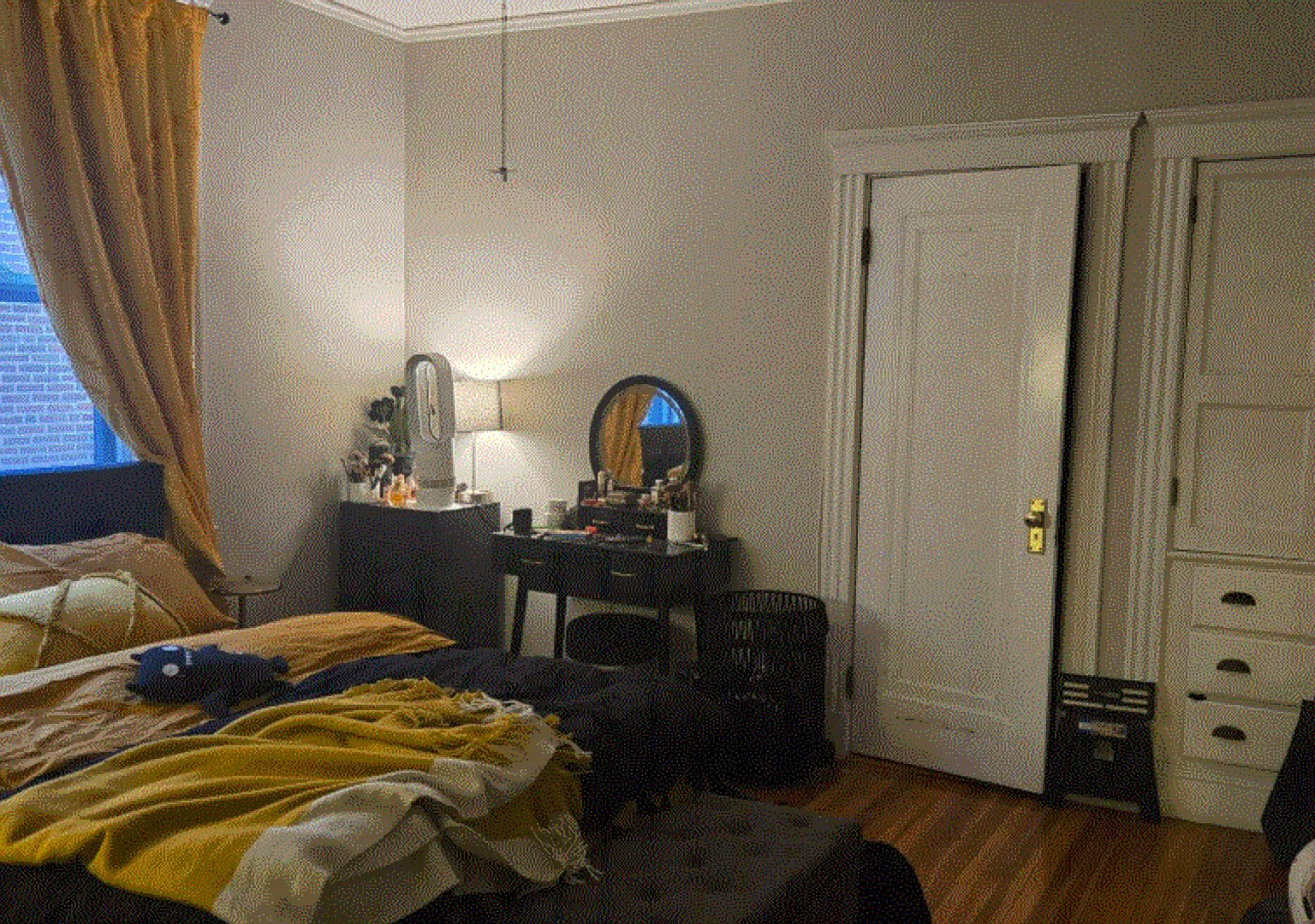 Charming 1 Bedroom — Photo 4