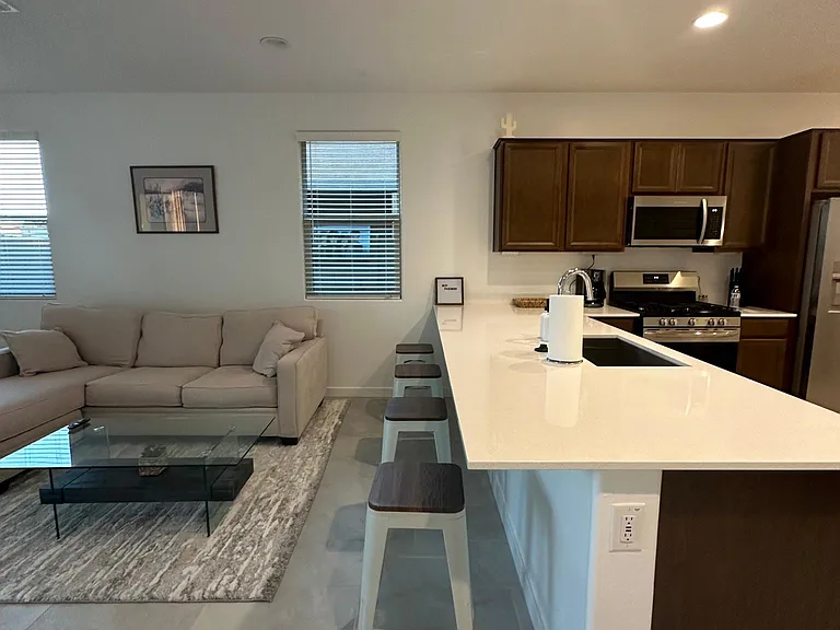 8903 W Solano Dr — Photo 3
