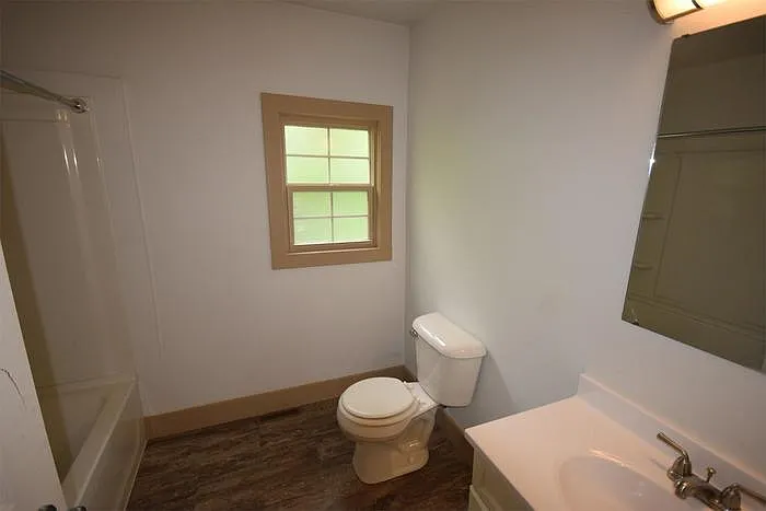 409 Waugoo Ave #A — Photo 8