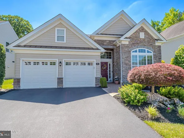5 Tree Line Dr, Freehold, NJ 07728