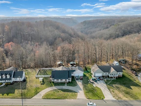 4th image of 672 Old Snow Hill Rd