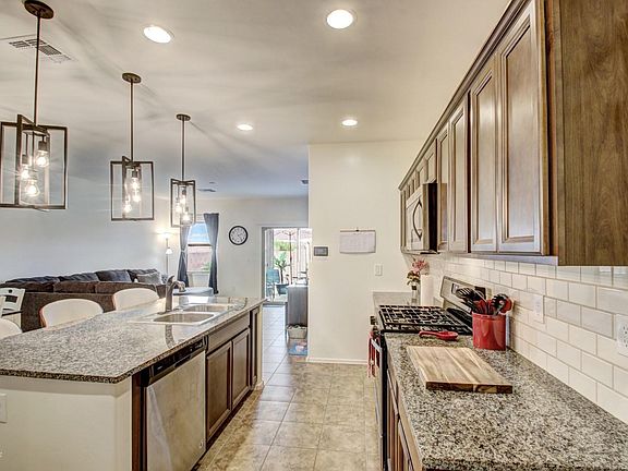 4th image of 656 N Highlands Grove Ln
