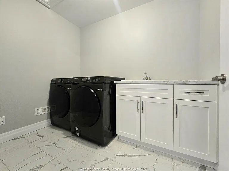 310 Blake Ave — Photo 12