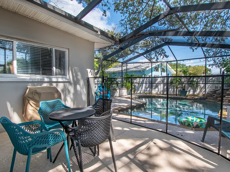 2420 Mineola Dr S — Photo 26