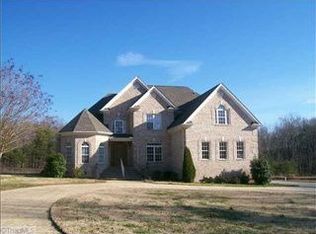 5576 Dwight Dr, Mc Leansville, NC 27301