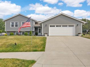 1915 Highland Rd, Ely, IA 52227