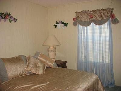 3rd image of 566 Oak Island Cir