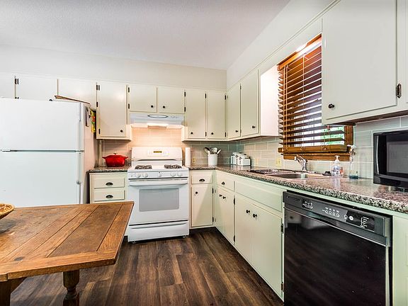 4th image of 3004 Tamarak Dr
