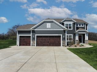 W276N533 Arrowhead Trl, Waukesha, WI 53188
