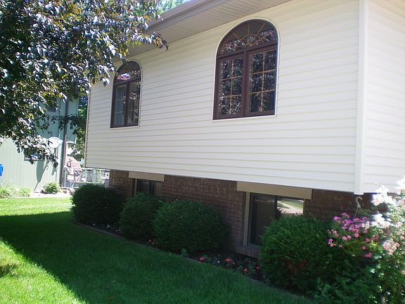 New windows in front bedrms