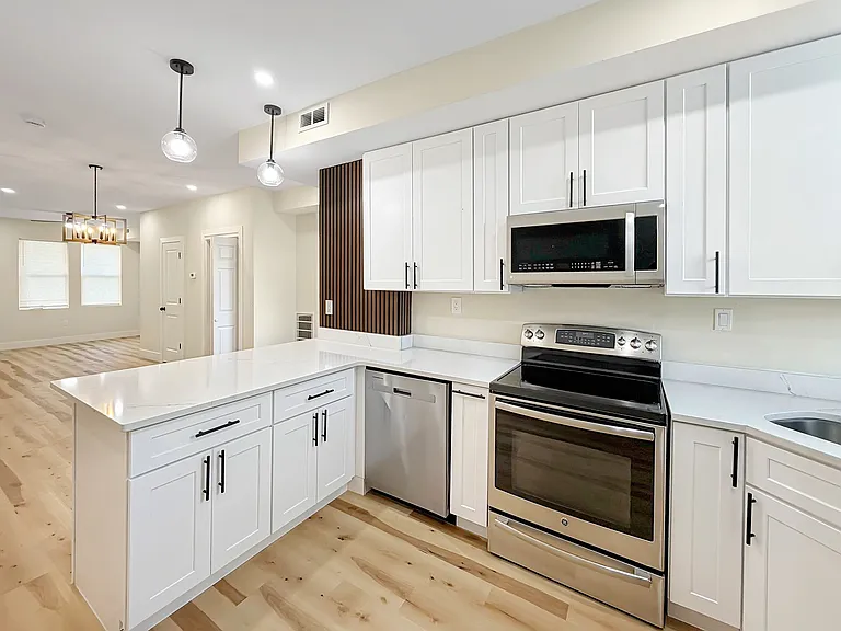 2915 Kirk Ave — Photo 5