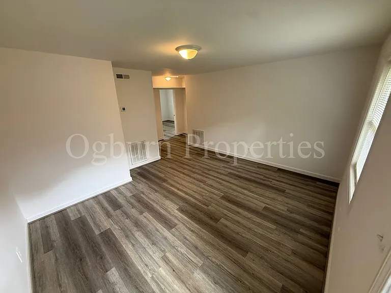 513-525 S Green St — Photo 3