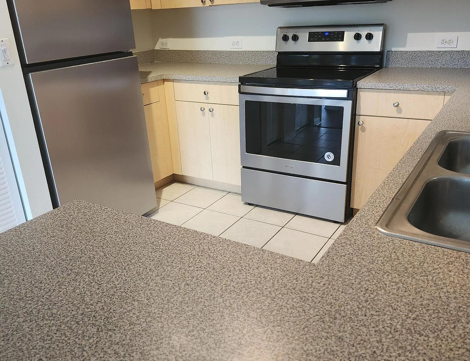 2 bed, 2.0 bath, 1074 sqft, $2,300 — Photo 3