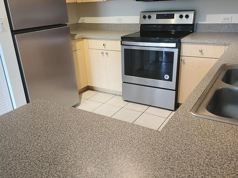 1009 Villa Ln — Photo 2