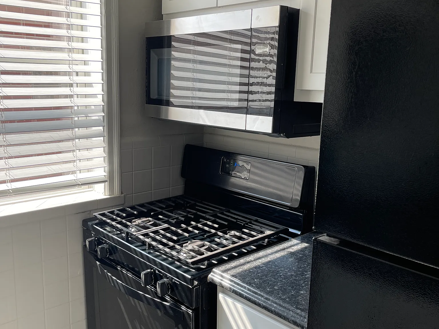 1 bed, 800 sqft, $1,200 — Photo 2