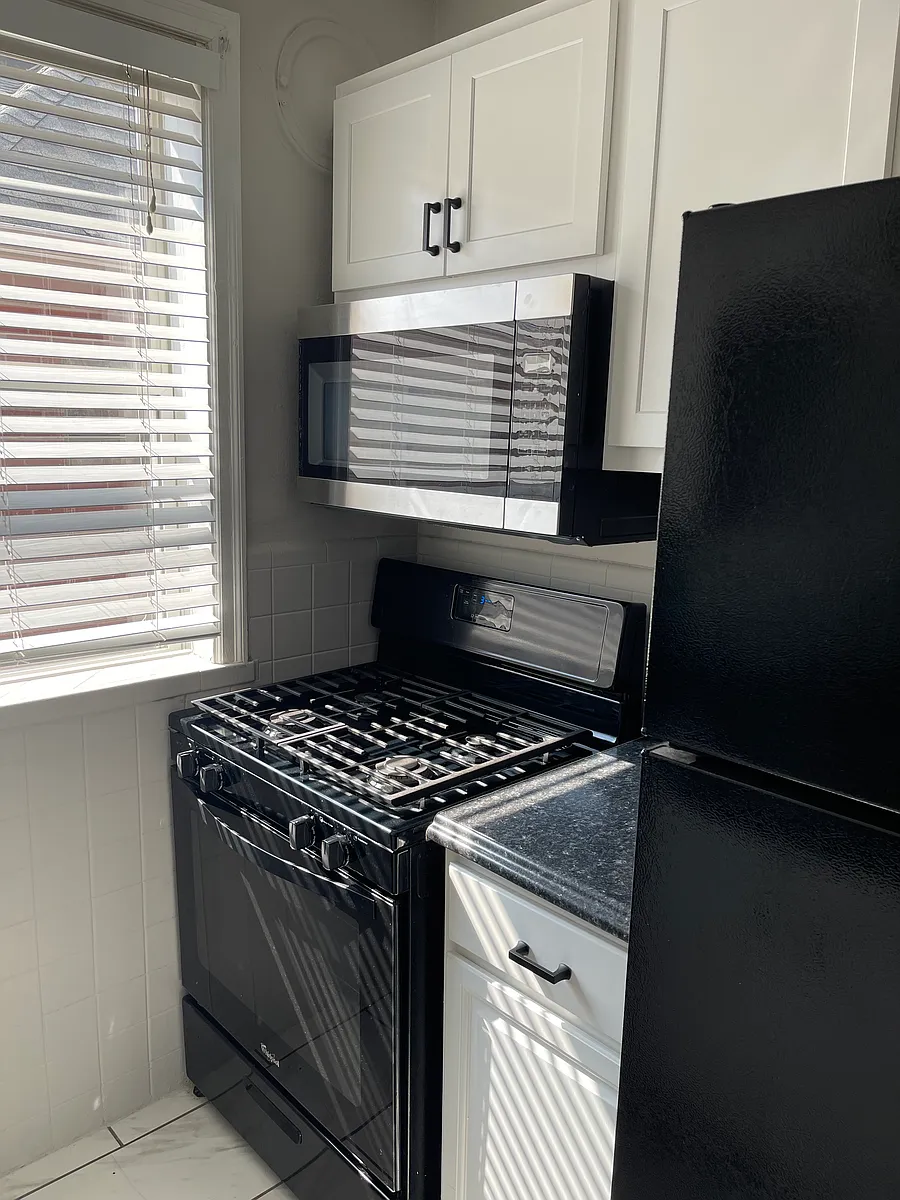 Microwave - 6344 Sutherland Ave #2F