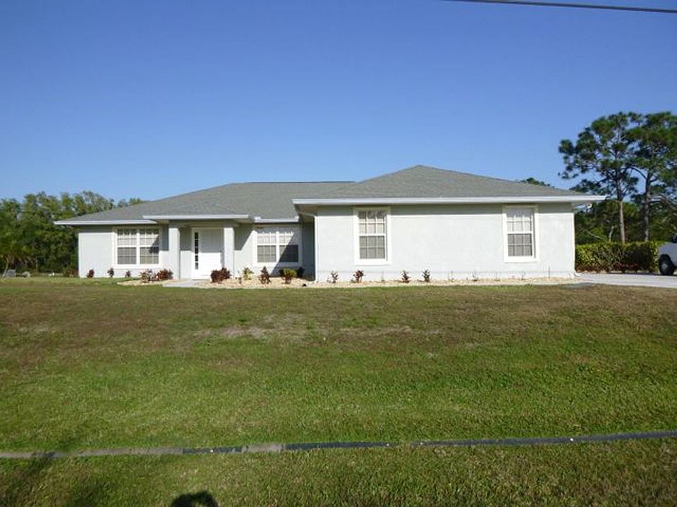 1st image of 145 SW Hawthorne Cir