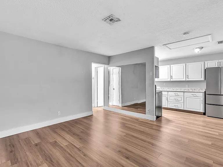 232 SE 9th Ave #2 — Photo 7