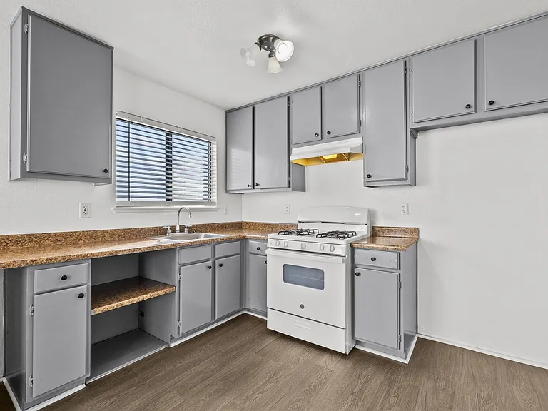 38501 Larkin Ave #4 — Photo 8