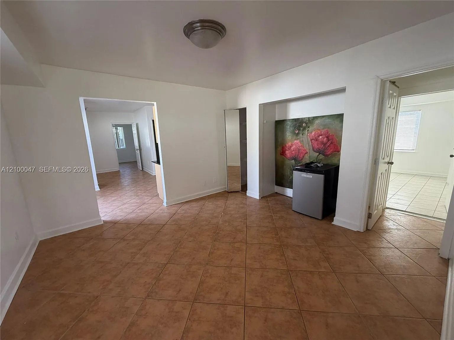 Hollywood South Side Add — Photo 4