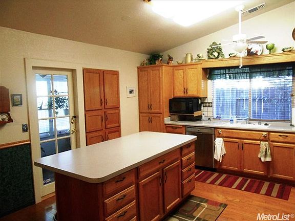 4th image of 2382 Millcreek Dr