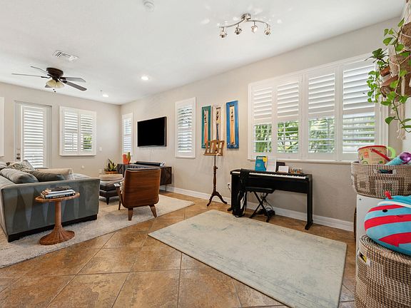 4th image of 295 NE 5th Avenue #30