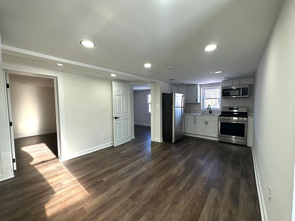 11 Westminster Pike #1B