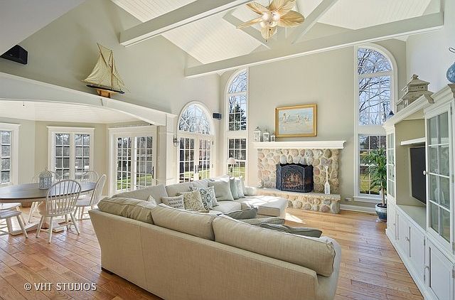 2nd image of 1022 S Grove Ave