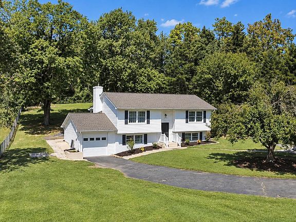 2nd image of 3153 Howellsville Rd