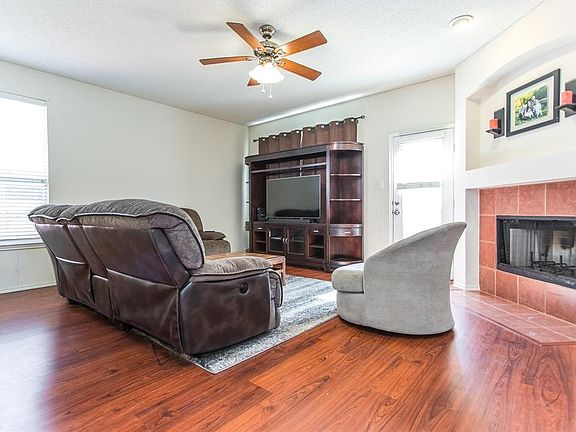 5th image of 736 Dandelion Dr