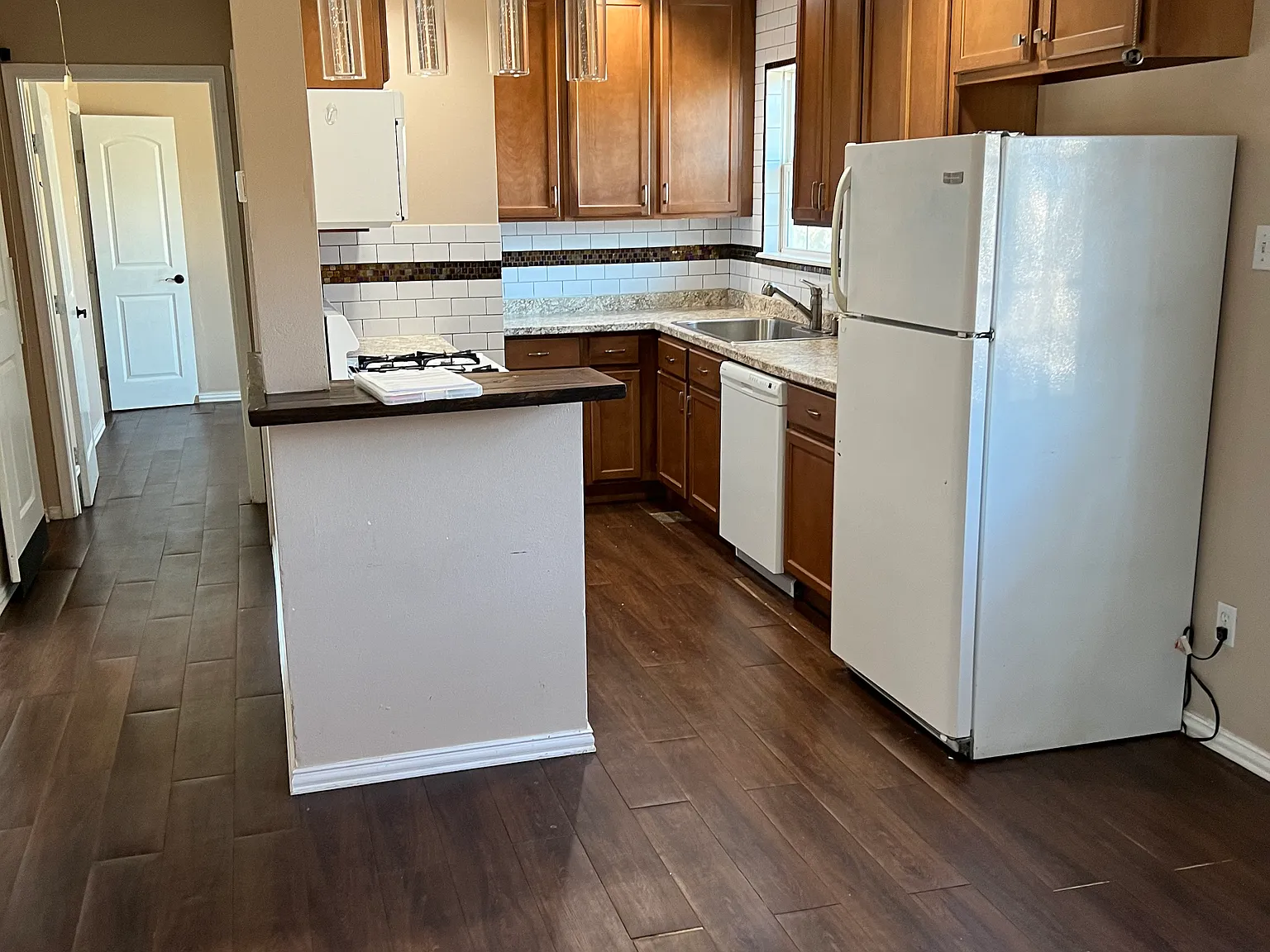 2 bed, 1000 sqft, $1,395 — Photo 3
