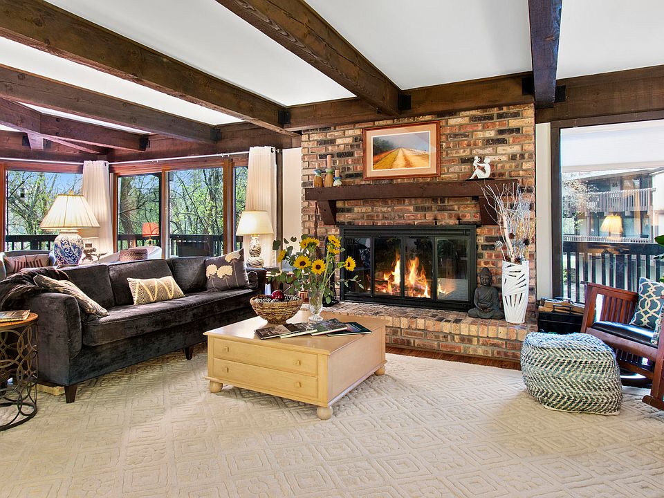 1st image of 810 Aspen Dr #B2