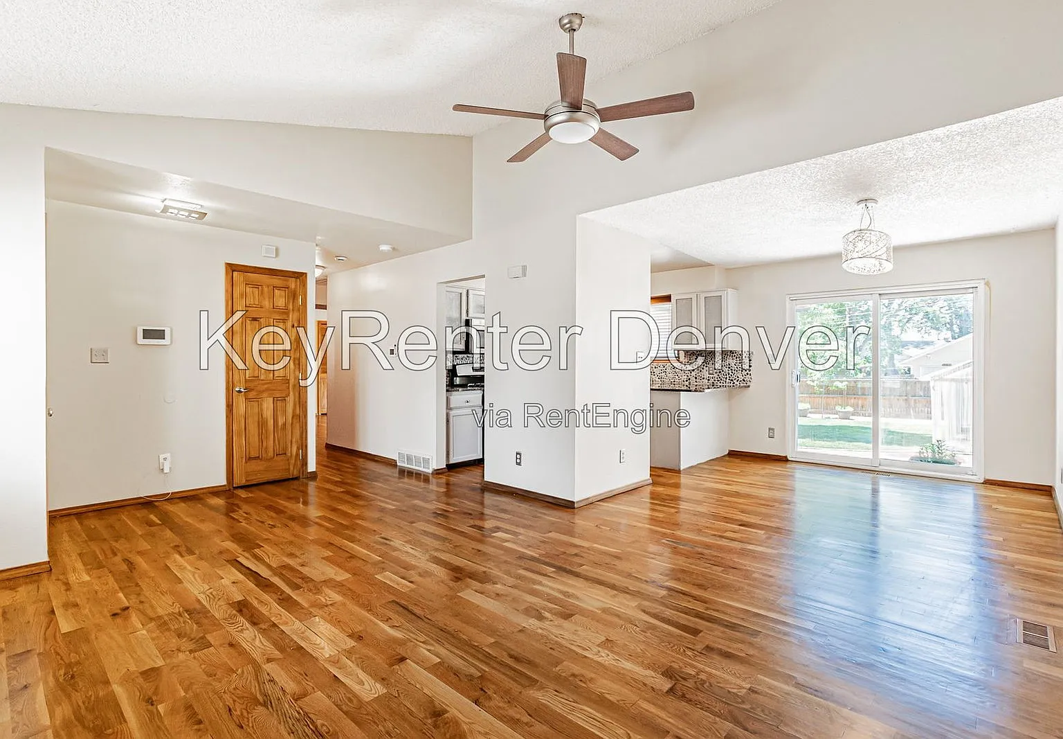 3 bed, 2.0 bath, 2164 sqft, $2,850 — Photo 3