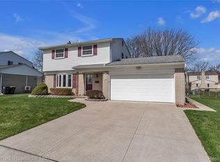 39052 Howell St, Livonia, MI