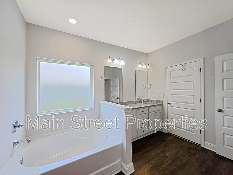 8108 Silver Maple Dr — Photo 23