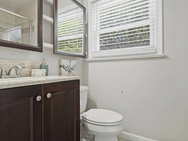 724 Yorkshire Dr — Photo 30