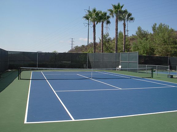 2 Tennis Courts
