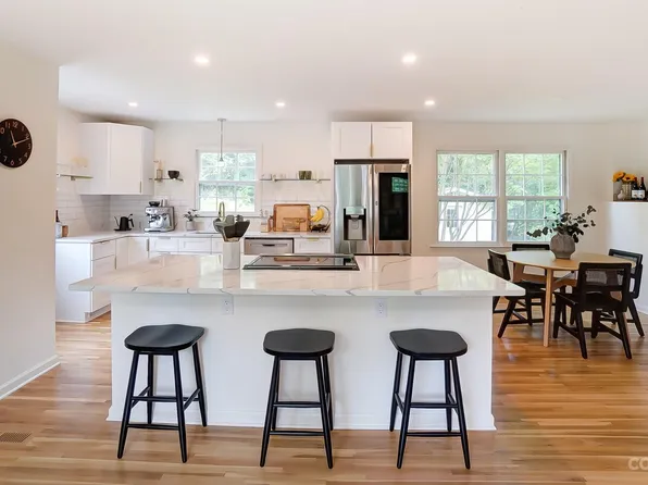 1226 Fox Run Dr, Charlotte, NC 28212