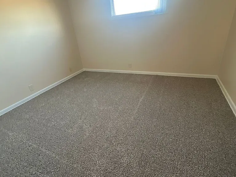 Keystone Court Apartments - Benson — Photo 16