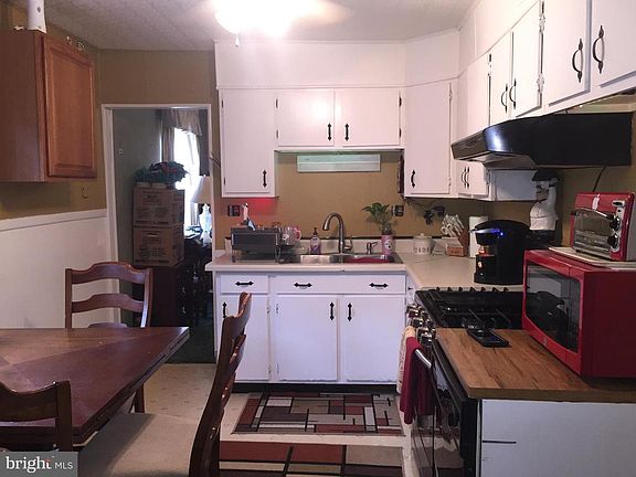 3rd image of 2210 Lincoln Ave