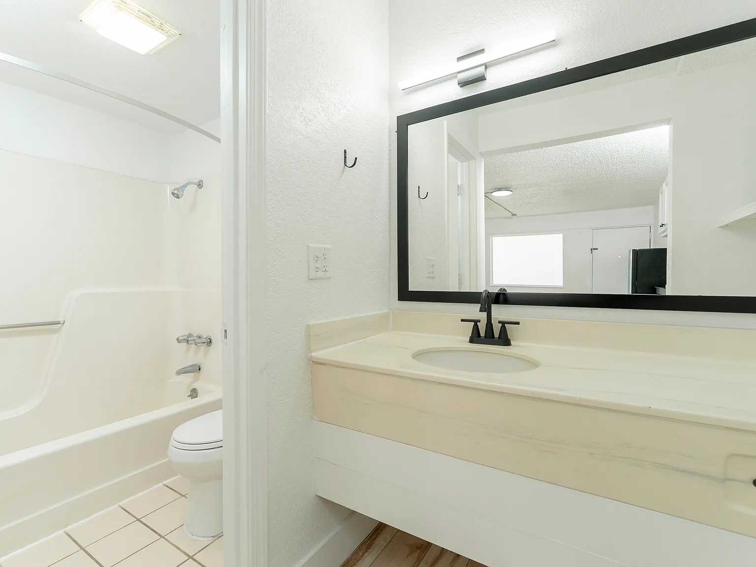 Studio, 300 sqft, $795 — Photo 2