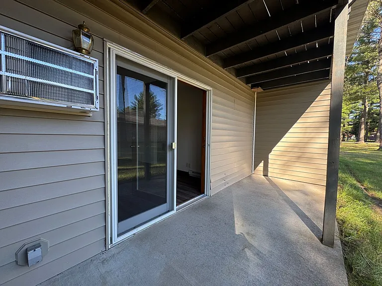 302 Balsam St — Photo 12