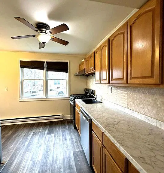 403 Denver Ct — Photo 4