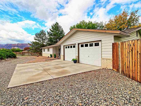 3rd image of 2212 Driftwood Ln