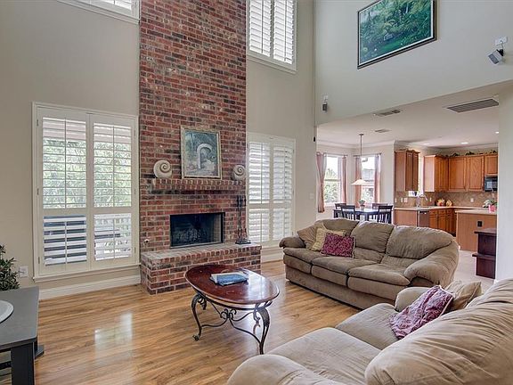 3rd image of 1009 Golden Palomino Ct