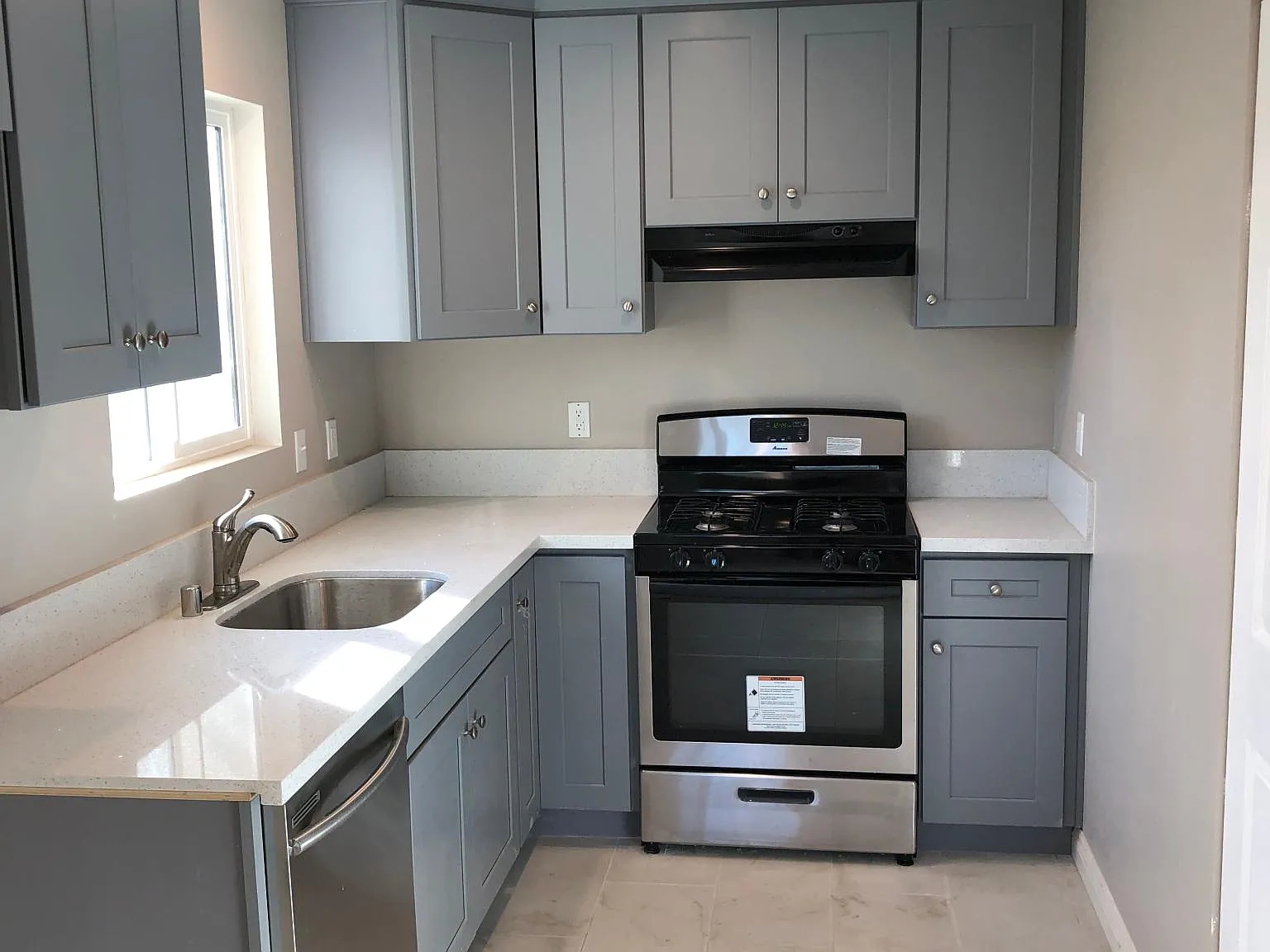 2 bed, 700 sqft, $2,980 — Photo 2