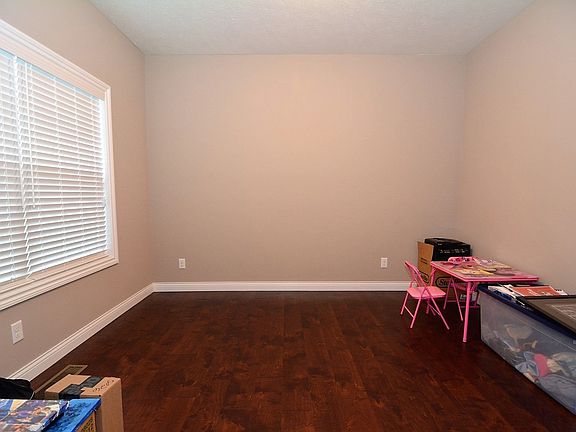4th image of 1433 Breezy Creek Dr