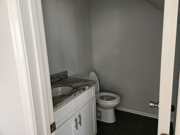 4th image of 2550 Reagan Ave #2550